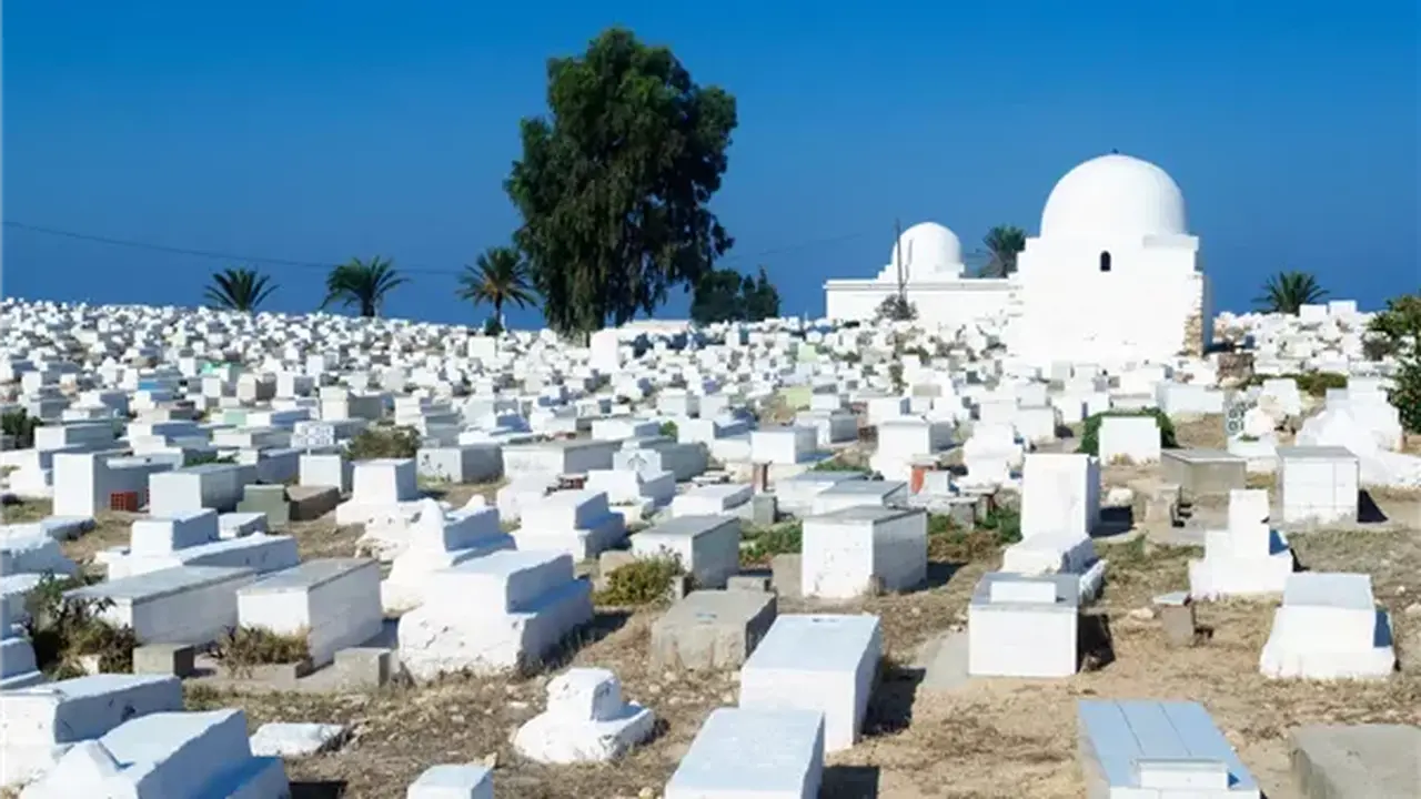 واقعة منزل القليوبية.. الأمن يضبط شخصاً بنى مقبرة لوالديه داخل غرفته الشخصية